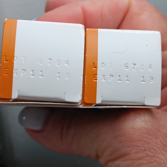 2 - Adult Acnomel Tinted cream New in box exp. 11/19 - Picture 2 of 3